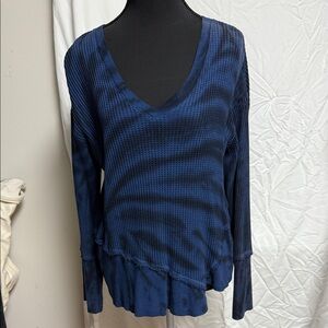 Red Haute Long Sleeve V-Neck with Spiral Hem Waffle Top - Small